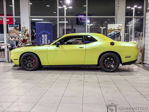 Used 2015 Dodge Challenger SRT image 7