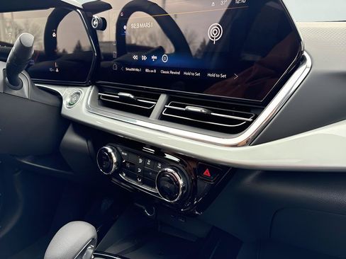 New 2026 Chevrolet Trax LT w/ Sunroof Package FWD image 45