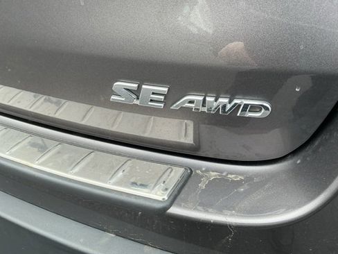 Used 2019 Toyota Highlander SE image 32