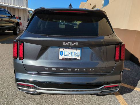 Used 2022 Kia Sorento S image 5