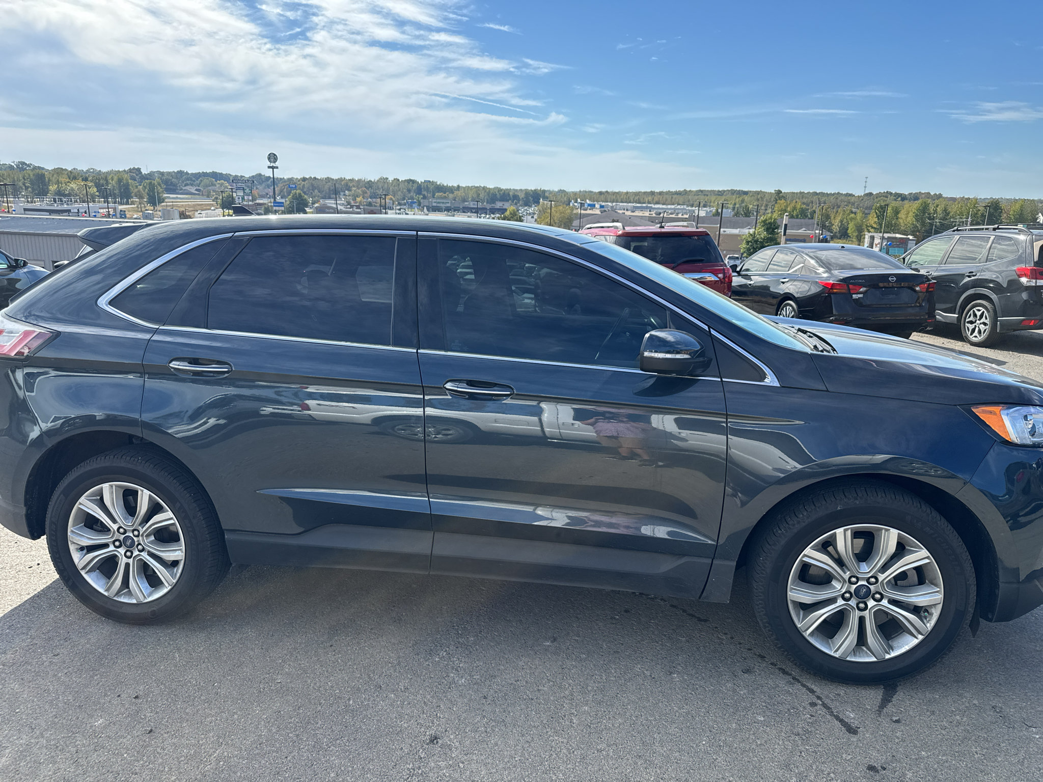 Used 2022 Ford Edge Titanium w/ Class II Trailer Tow Package AWD/4WD image 2