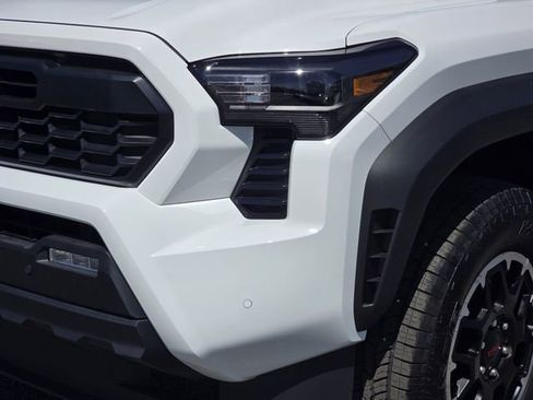 Certified 2025 Toyota Tacoma TRD Off-Road w/ TRD Off Road Upgrade Package AWD/4WD image 8