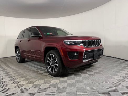 Used 2023 Jeep Grand Cherokee Overland AWD/4WD image 5