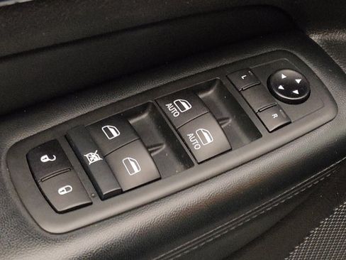 Used 2021 Jeep Grand Cherokee Limited image 27