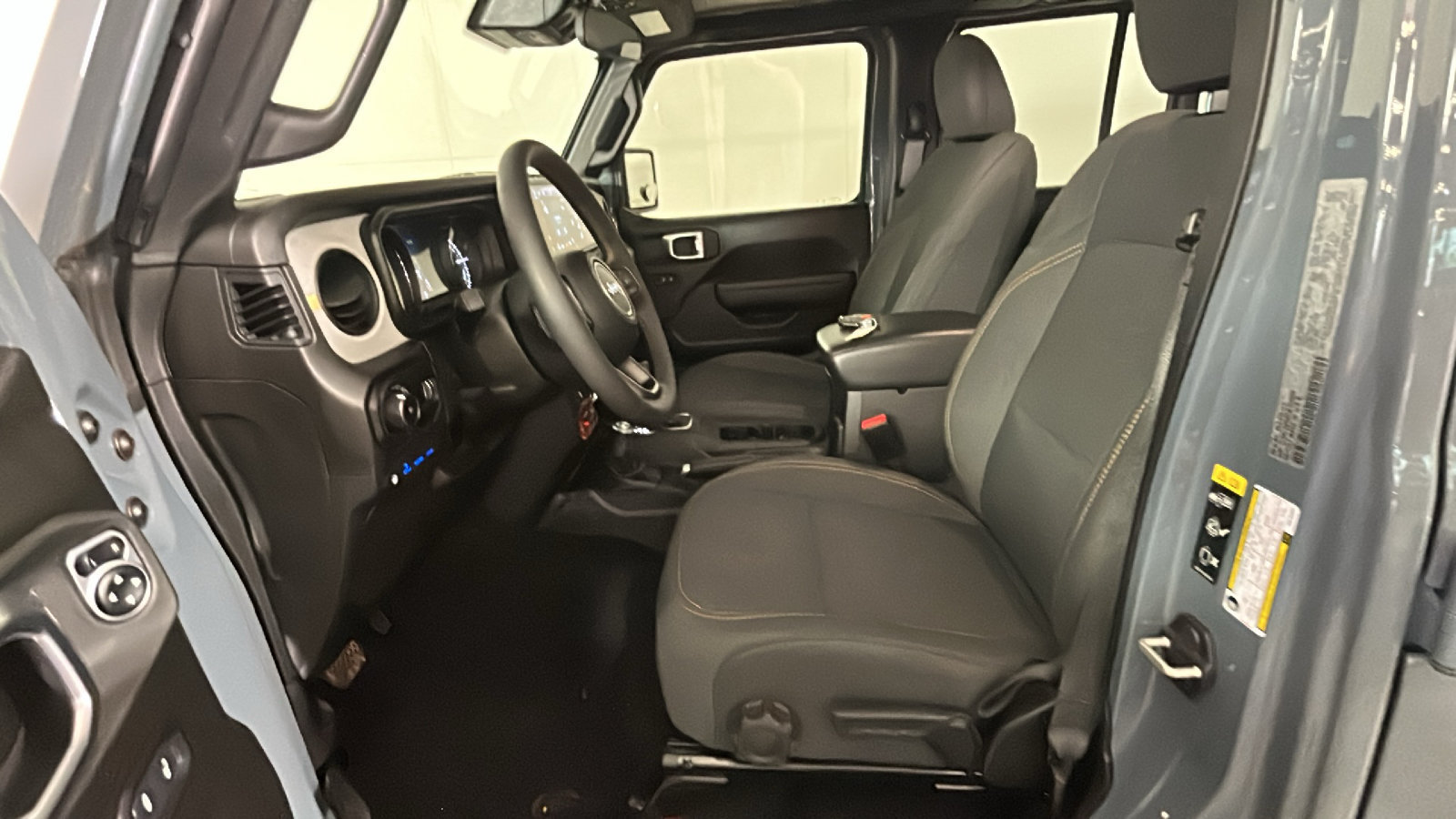Used 2024 Jeep Wrangler Unlimited AWD/4WD image 12