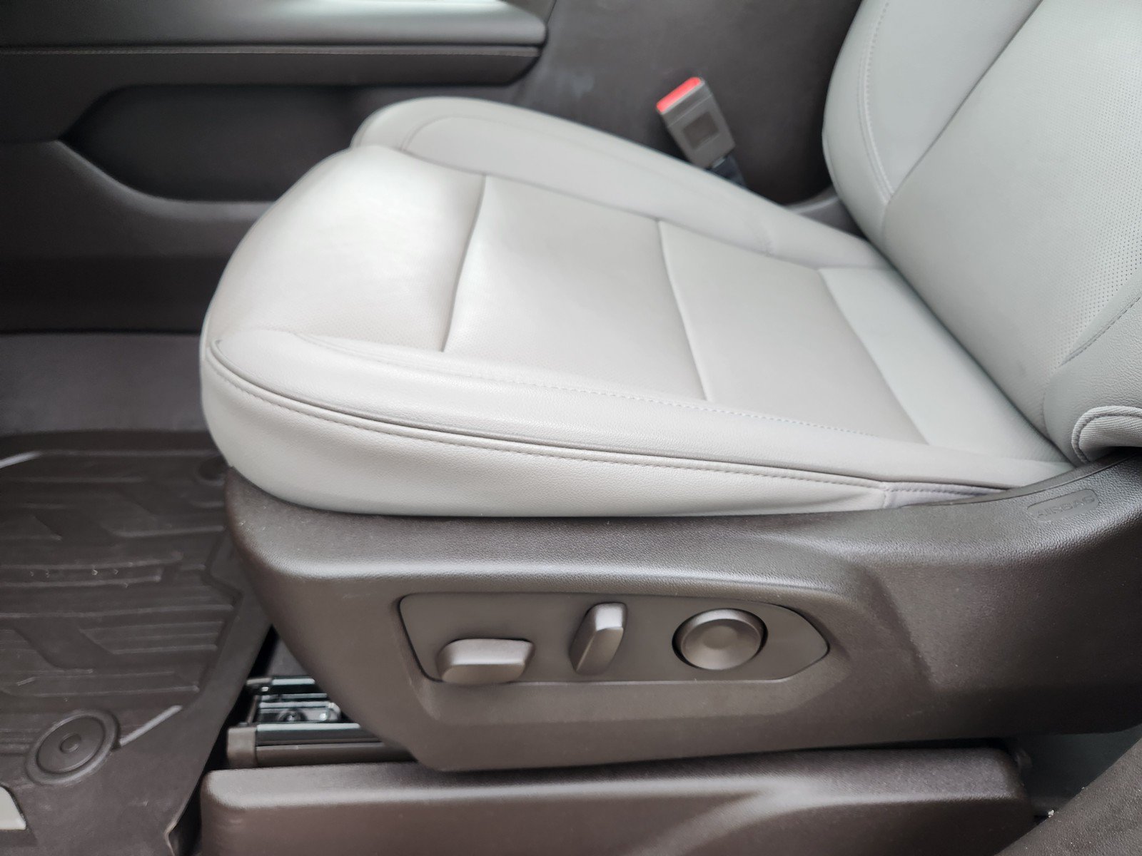 Used 2023 GMC Yukon SLT w/ SLT Premium Package RWD image 24