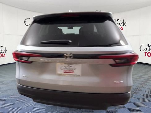 Used 2025 Toyota Grand Highlander AWD image 9