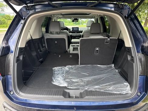 Used 2025 Honda Pilot Touring image 13