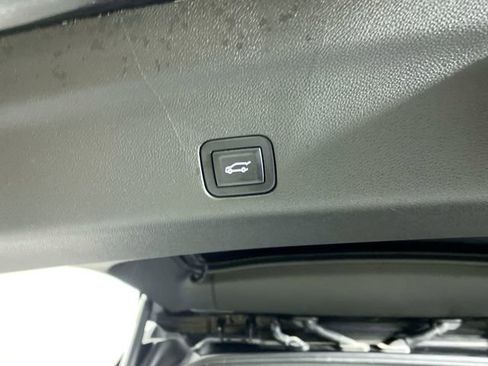 Used 2021 Chevrolet Tahoe Z71 image 34