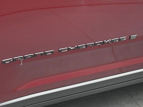 New 2025 Jeep Grand Cherokee Laredo image 13