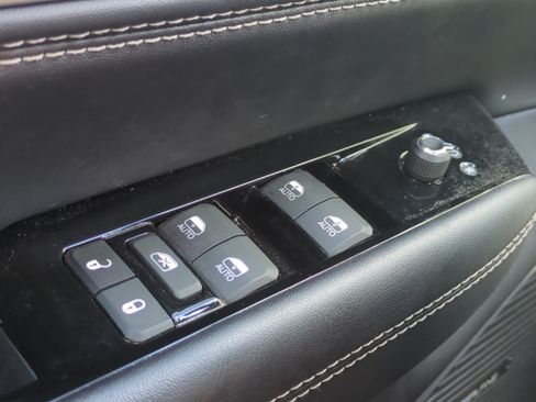 Used 2025 Jeep Wagoneer Series II AWD/4WD image 28