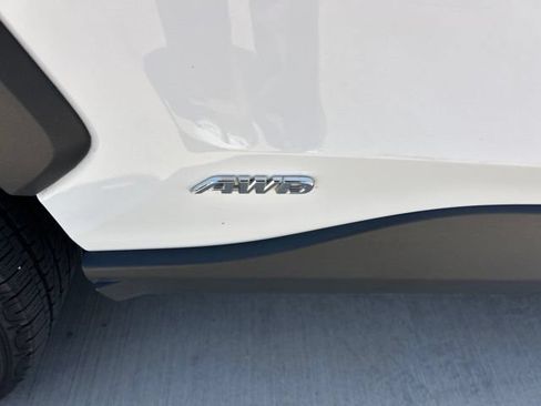 Used 2025 Toyota RAV4 XLE AWD/4WD image 3