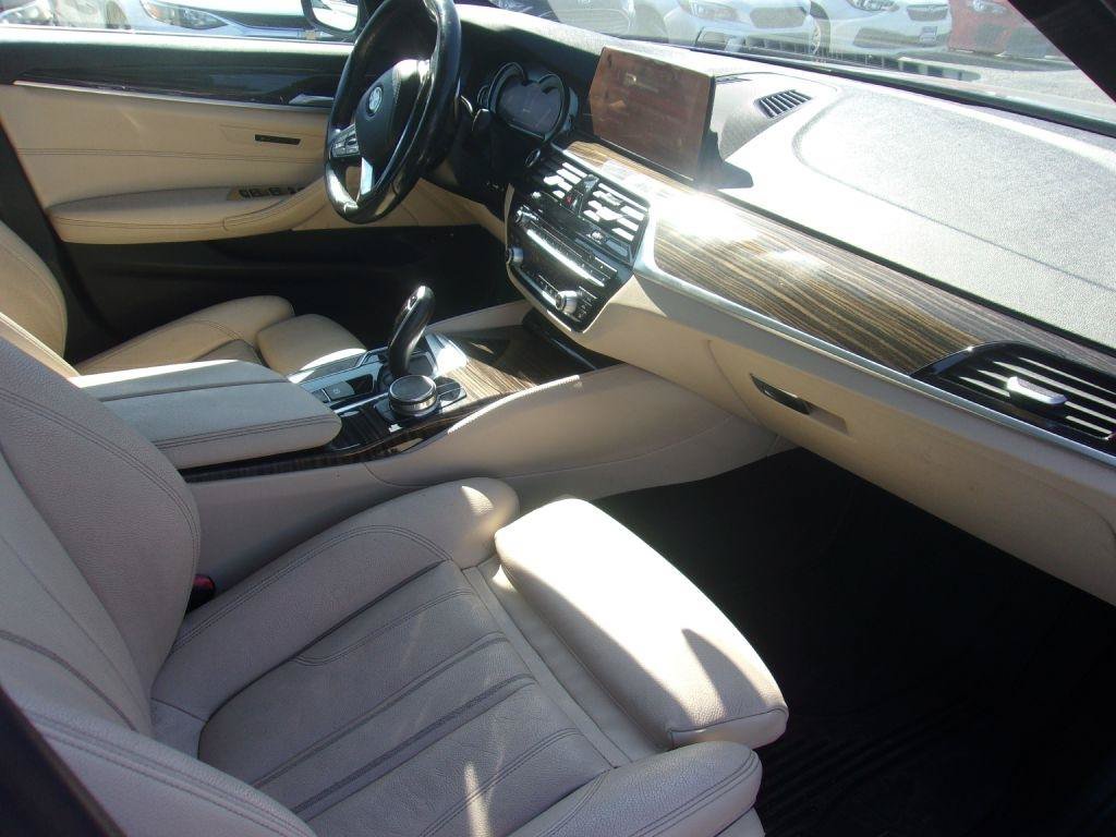 Used 2019 BMW 530e w/ Luxury Package RWD image 17