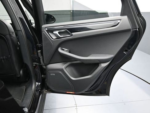 Certified 2022 Porsche Macan S image 26