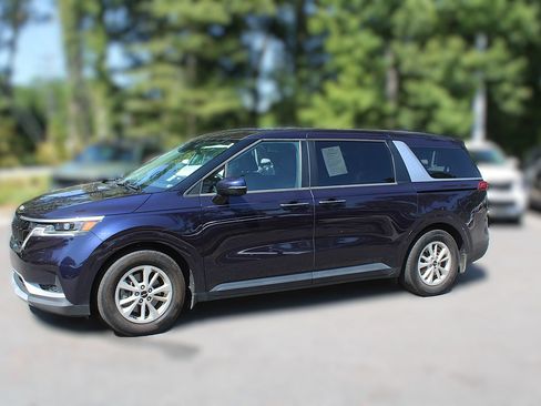 Certified 2024 Kia Carnival LX FWD image 4