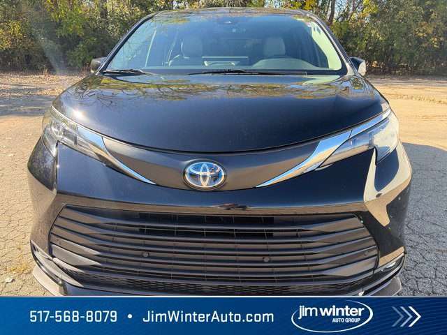 Used 2025 Toyota Sienna XLE FWD image 5