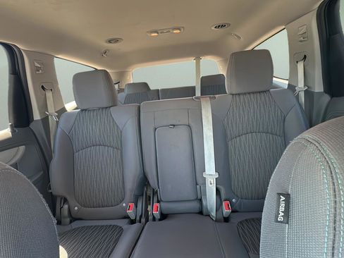 Used 2016 Chevrolet Traverse LT w/ Style and Technology Package FWD image 19