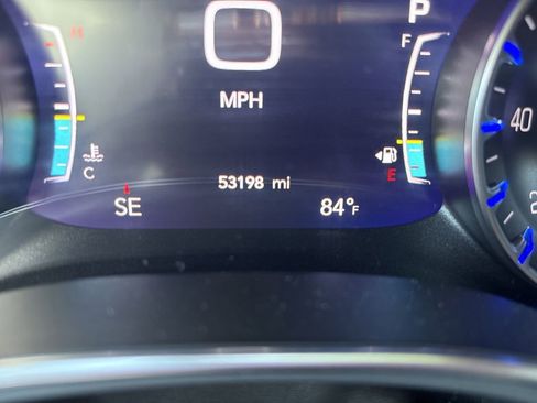 Used 2025 Chrysler Pacifica Limited FWD image 26