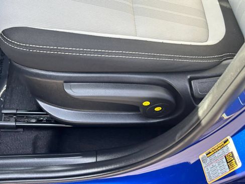 Used 2025 Hyundai Venue SEL FWD image 22