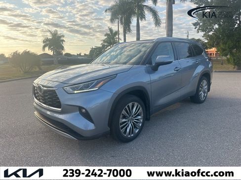 Used 2020 Toyota Highlander Platinum image 2