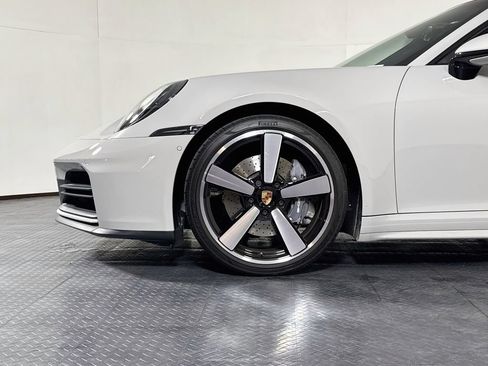 Certified 2025 Porsche 911 Carrera RWD image 31