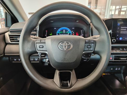 Used 2025 Toyota Camry LE image 23