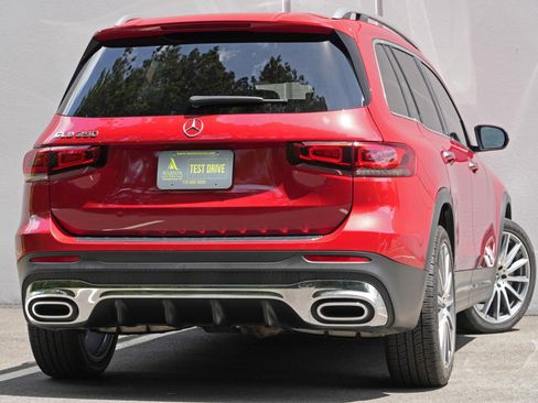Used 2022 Mercedes-Benz GLB 250 w/ AMG Line image 4