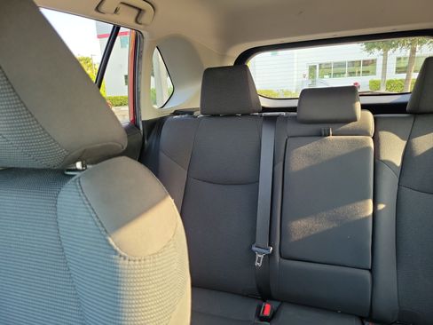 Used 2020 Toyota RAV4 LE FWD image 20