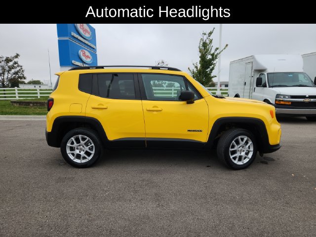 Used 2023 Jeep Renegade Latitude w/ Sun & Fun Group AWD/4WD image 12