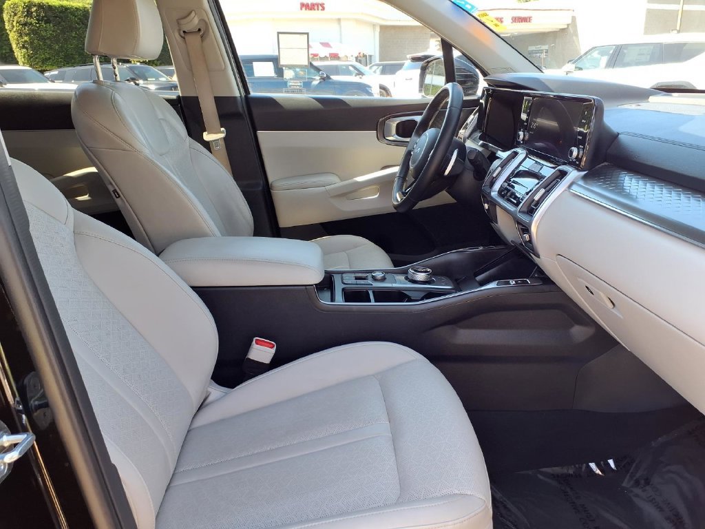 Certified 2023 Kia Sorento EX FWD image 7