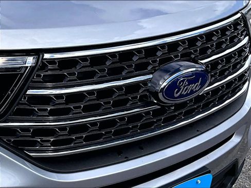 Used 2020 Ford Explorer XLT w/ Equipment Group 202A AWD/4WD image 33