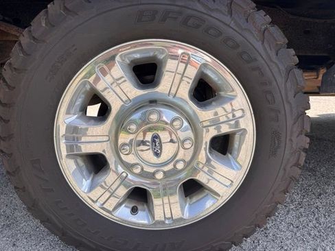 Used 2015 Ford F250 Lariat w/ Lariat Ultimate Package AWD/4WD image 28