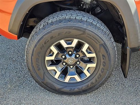 Used 2016 Toyota Tacoma TRD Off-Road w/ Towing Package image 13