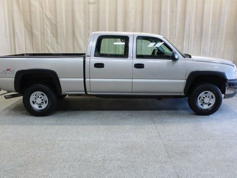 Used 2005 Chevrolet Silverado 2500 W/T w/ Skid Plate Package image 4