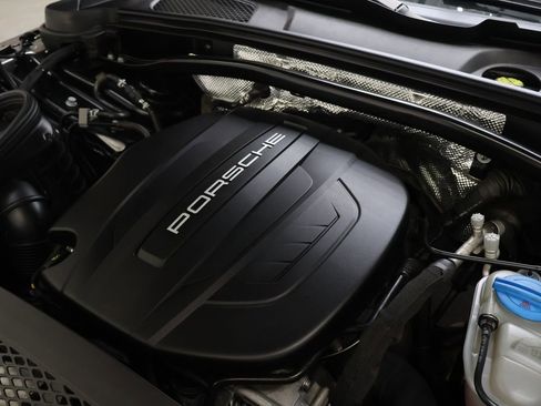 Used 2018 Porsche Macan image 24