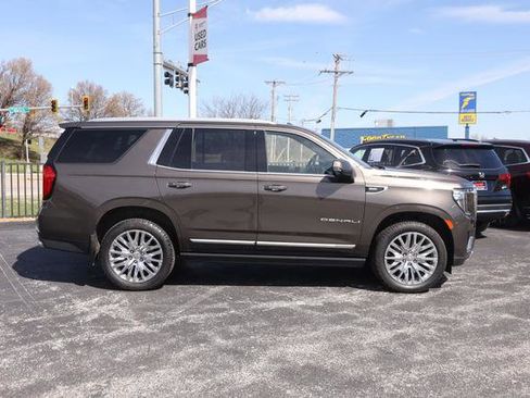 Used 2021 GMC Yukon Denali w/ Denali Premium Package image 5