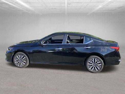 Used 2023 Nissan Altima 2.5 SV w/ SV Premium Package AWD/4WD image 21