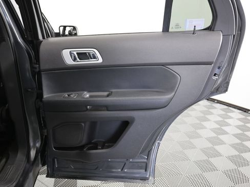 Used 2015 Ford Explorer XLT w/ Equipment Group 202B AWD/4WD image 20