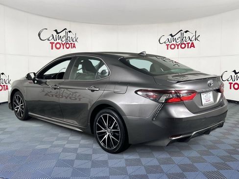 Used 2023 Toyota Camry SE image 5