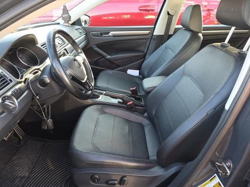 Used 2017 Volkswagen Passat 1.8T R-Line w/ R-Line Lighting Package image 3