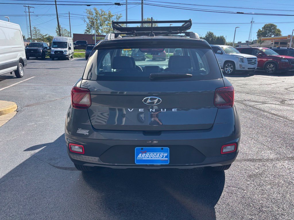 Used 2024 Hyundai Venue Limited FWD image 6