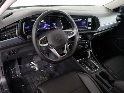 Used 2023 Volkswagen Jetta SE w/ Panoramic Sunroof Package image 5