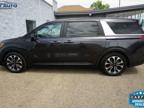 Used 2023 Kia Carnival EX FWD image 13