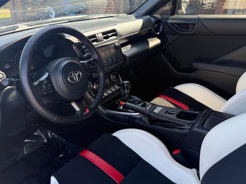 Used 2022 Toyota GR86 w/ ALL Weather Mat Package (TMS) RWD image 21