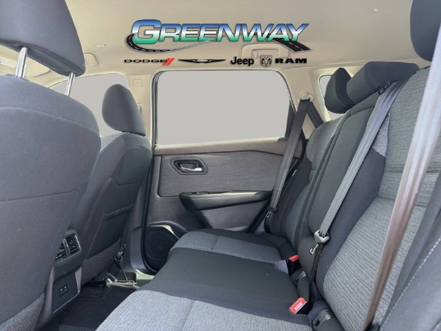 Used 2023 Nissan Rogue SV FWD image 16