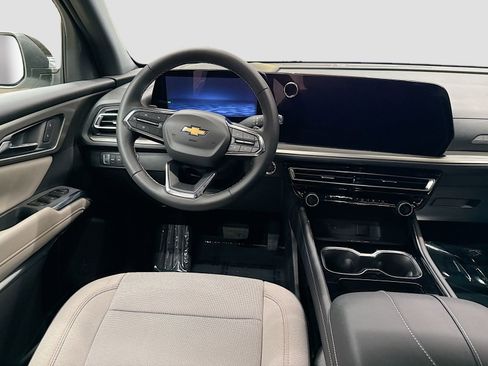 New 2026 Chevrolet Traverse LT w/ Driver Confidence Package AWD/4WD image 25