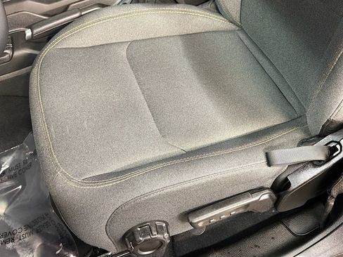 Used 2025 Jeep Wrangler Unlimited Sahara image 17