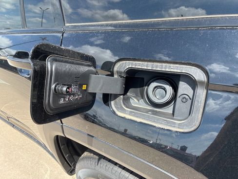 New 2025 Jeep Grand Cherokee Laredo X w/ Luxury Tech Group I image 14