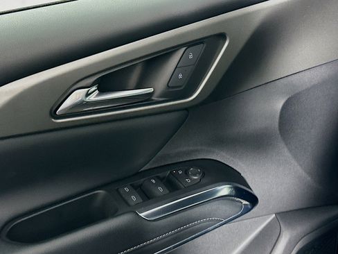 Used 2025 Chevrolet Traverse LT image 15