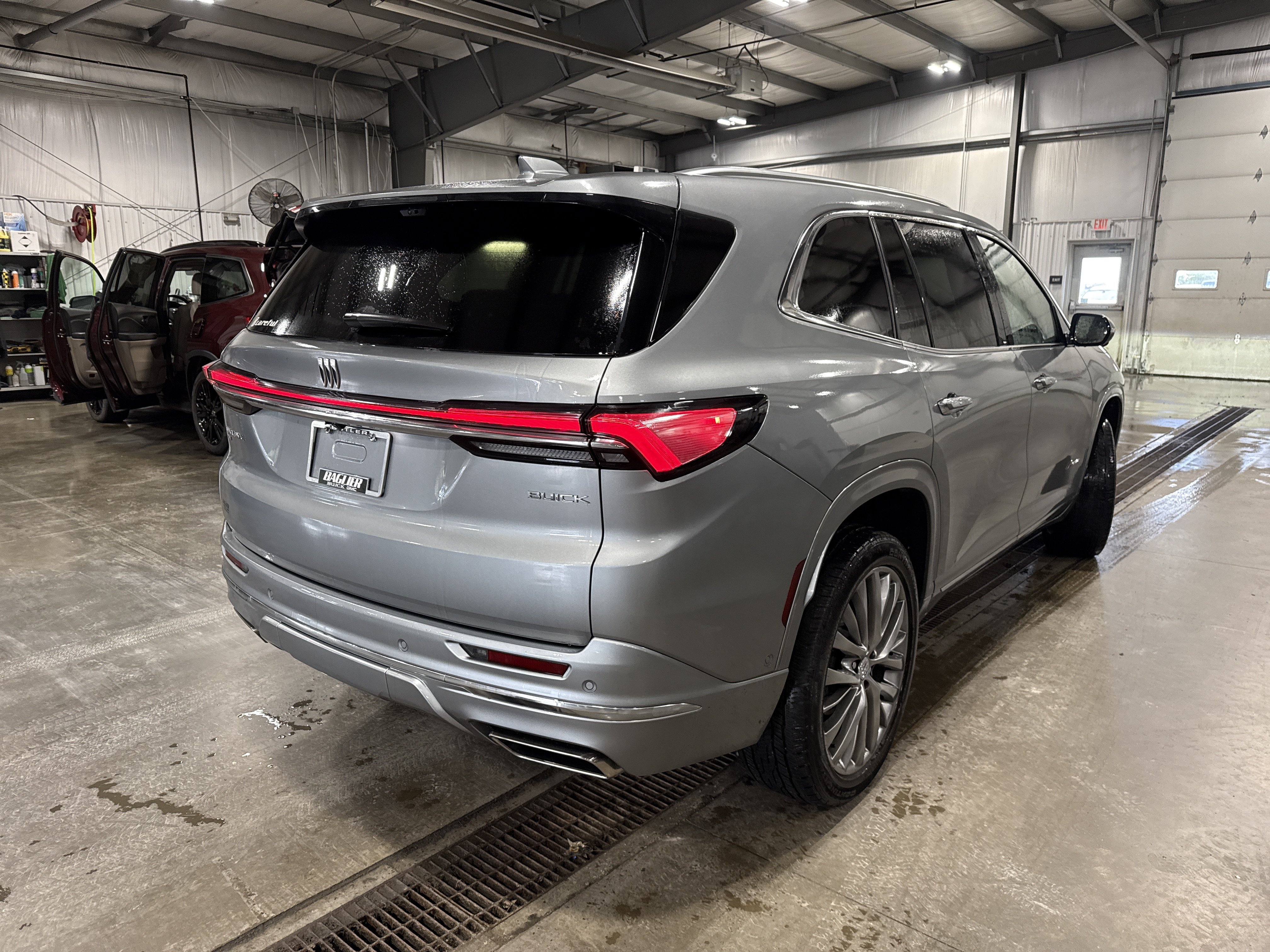 Used 2025 Buick Enclave Avenir w/ Super Cruise Package AWD/4WD image 3